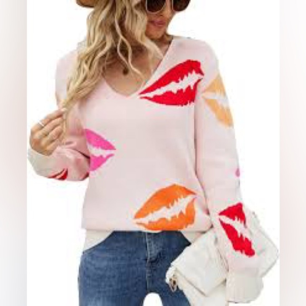 Boutique kisses all over lip print‎ deep v-neck sweater size medium